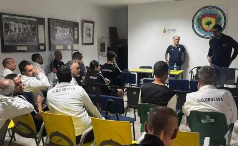 Tonono se reúne con los técnicos y coordinadores de la UD Orotava