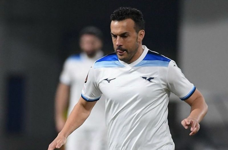 Pedrito cuelga las botas y David Silva las recupera en Hong Kong