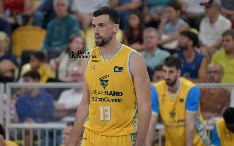  Pelos pide jugar en equipo para salir de la crisis de resultados