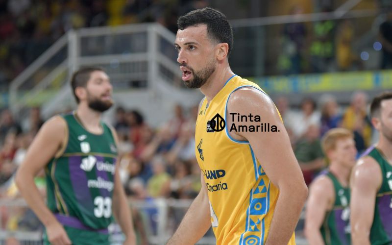 Pelos reclama una buena atmósfera para vencer al Burgos