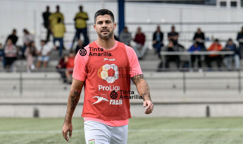 El Arucas CF tendrá a Aythami Artiles en su defensa durante 2025-26