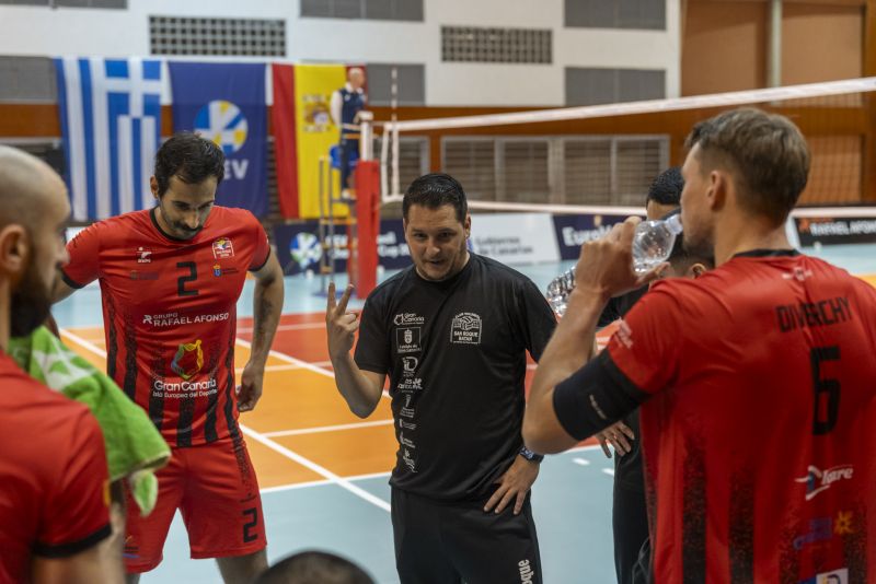 El San Roque renueva hasta 2027 a su entrenador Rodríguez