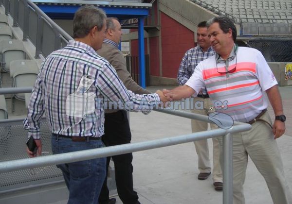 Más preocupados por el césped que por los refuerzos