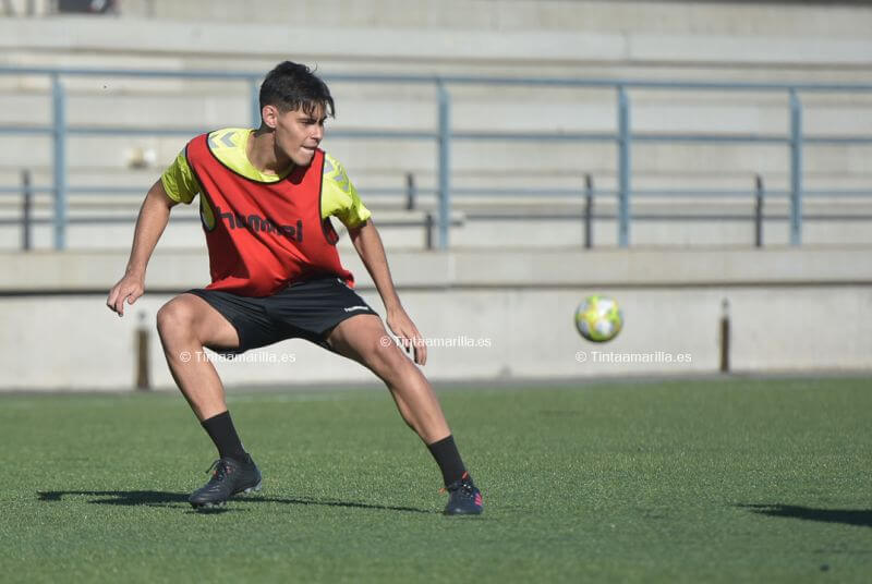 Ismael Athuman se prepara con el filial de Segunda B